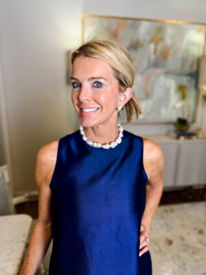 Jamie Tarence of Family Savvy wearing a Baroque pearl necklace and Baroque pearl earrings from The Pearl Source
